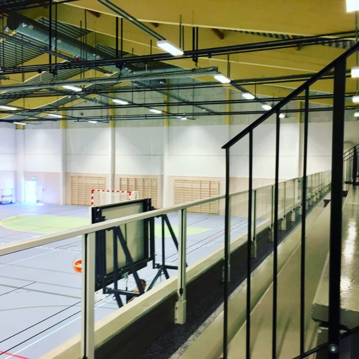 Bilde av tribune og hall
